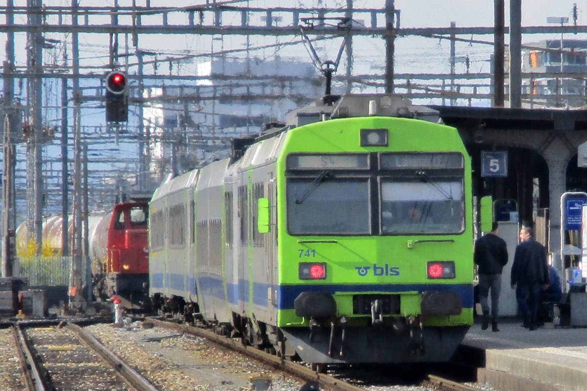 BLS Triebzug 741 treft am 23 März 2017 in Thun ein.