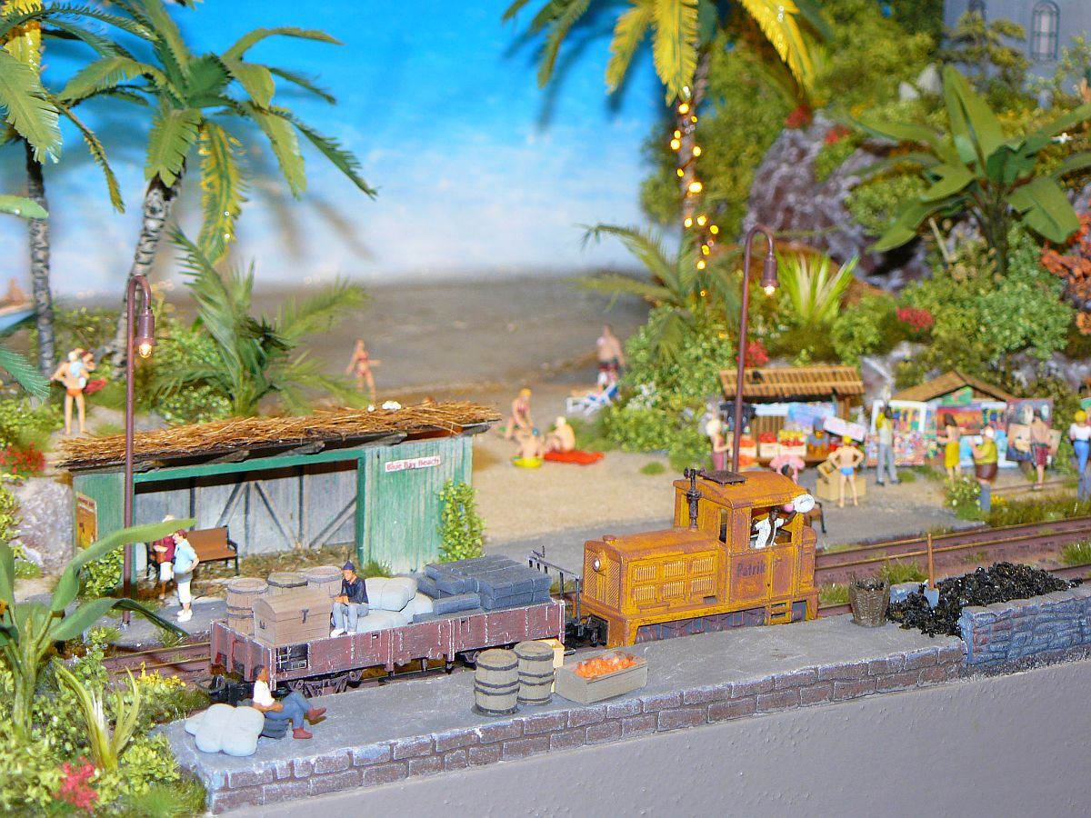  Blue Bay Beach Rail in Jairuba  Diorama in Masstab H0e. Nederlandse Modelspoordagen Rijswijk, Niederlande 11-01-2014. 


 Blue Bay Beach Rail in Jairuba  diorama van smalspoormodelbaan in schaal HOe. Nederlandse Modelspoordagen Rijswijk 11-01-2014.