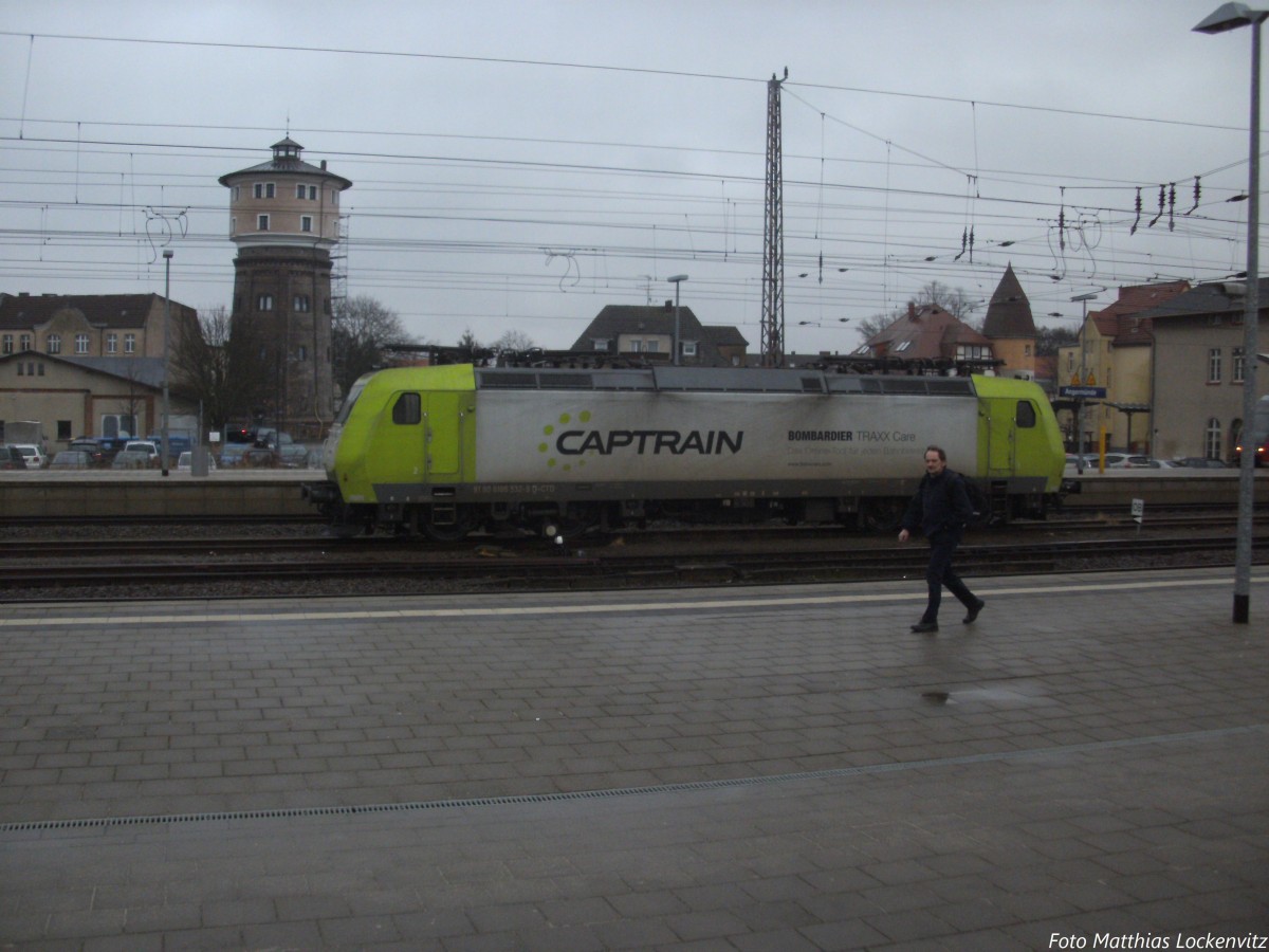 BR 185 der Captrain abgestellt im Bahnhof Angerm�nde am 14.2.14