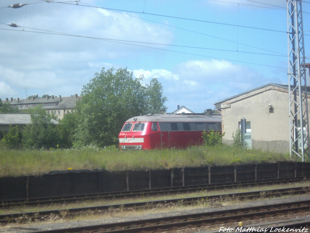 BR 218 der MEG abgestellt im Bahnhof Stralsund Hbf am 6.12.14