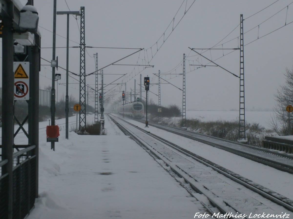 BR 411 l�sst den Bahnhof Landsberg (b Halle/Saale) hinter sich am 30.12.14