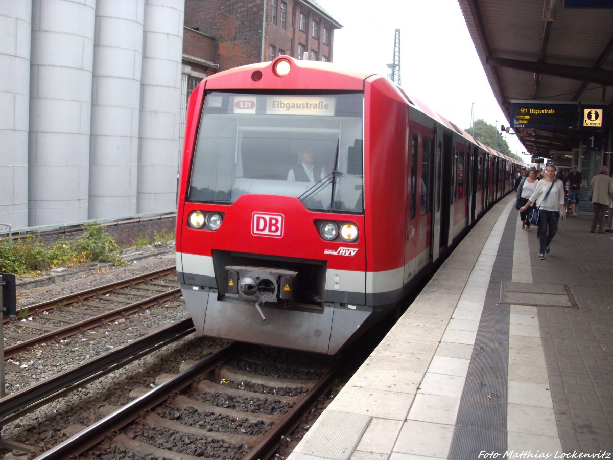 BR 474 als S21 mit ziel Elbgaustra�e in der AKN / S-Bahn Station Eidelstedt in Hamburg am 31.8.13