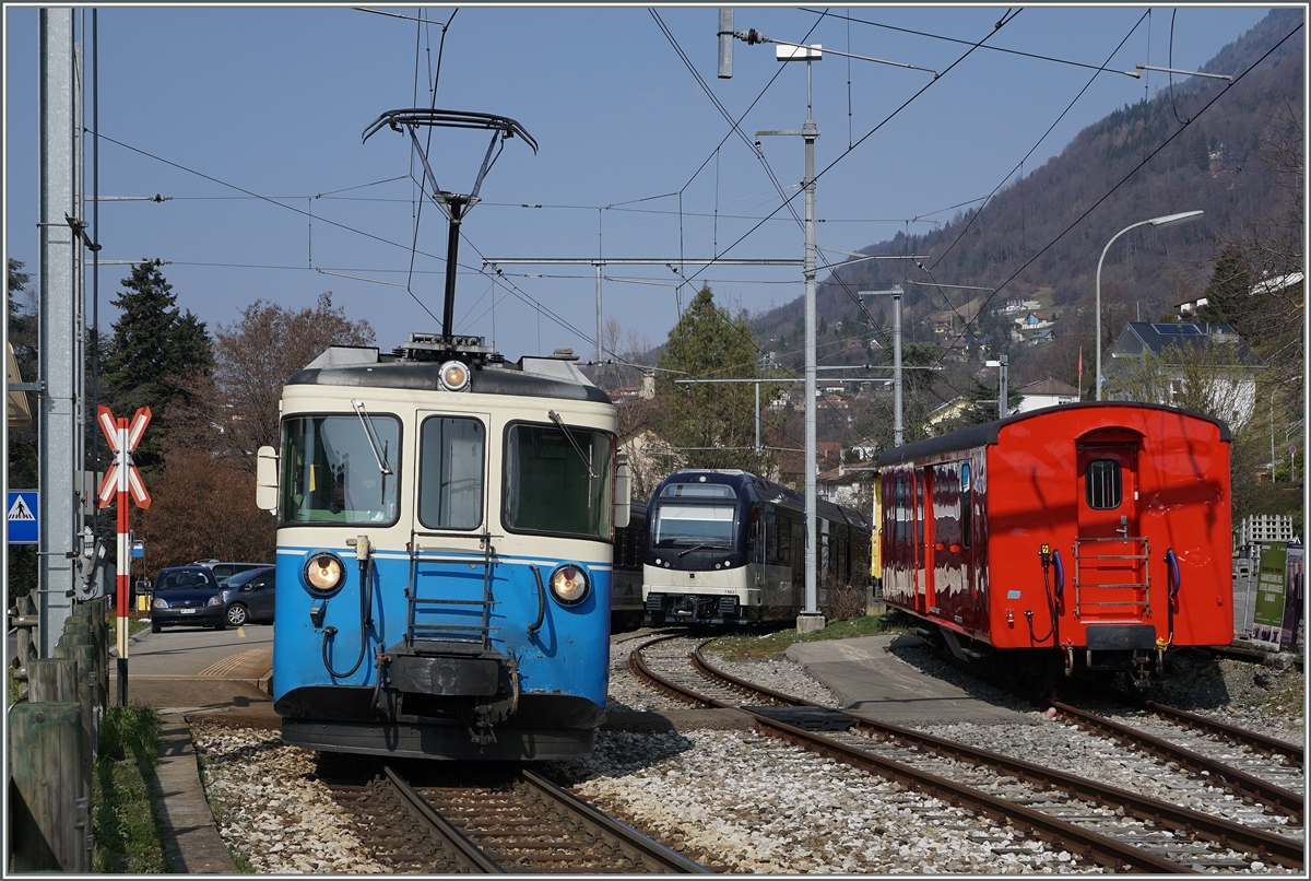 Bunte MOB mit dem schönen ABDe 8/8, dem neuen MVR ABeh 2/6 und dem roten (Dienst?)-Wagen in Fontanivent.
13. März 2016