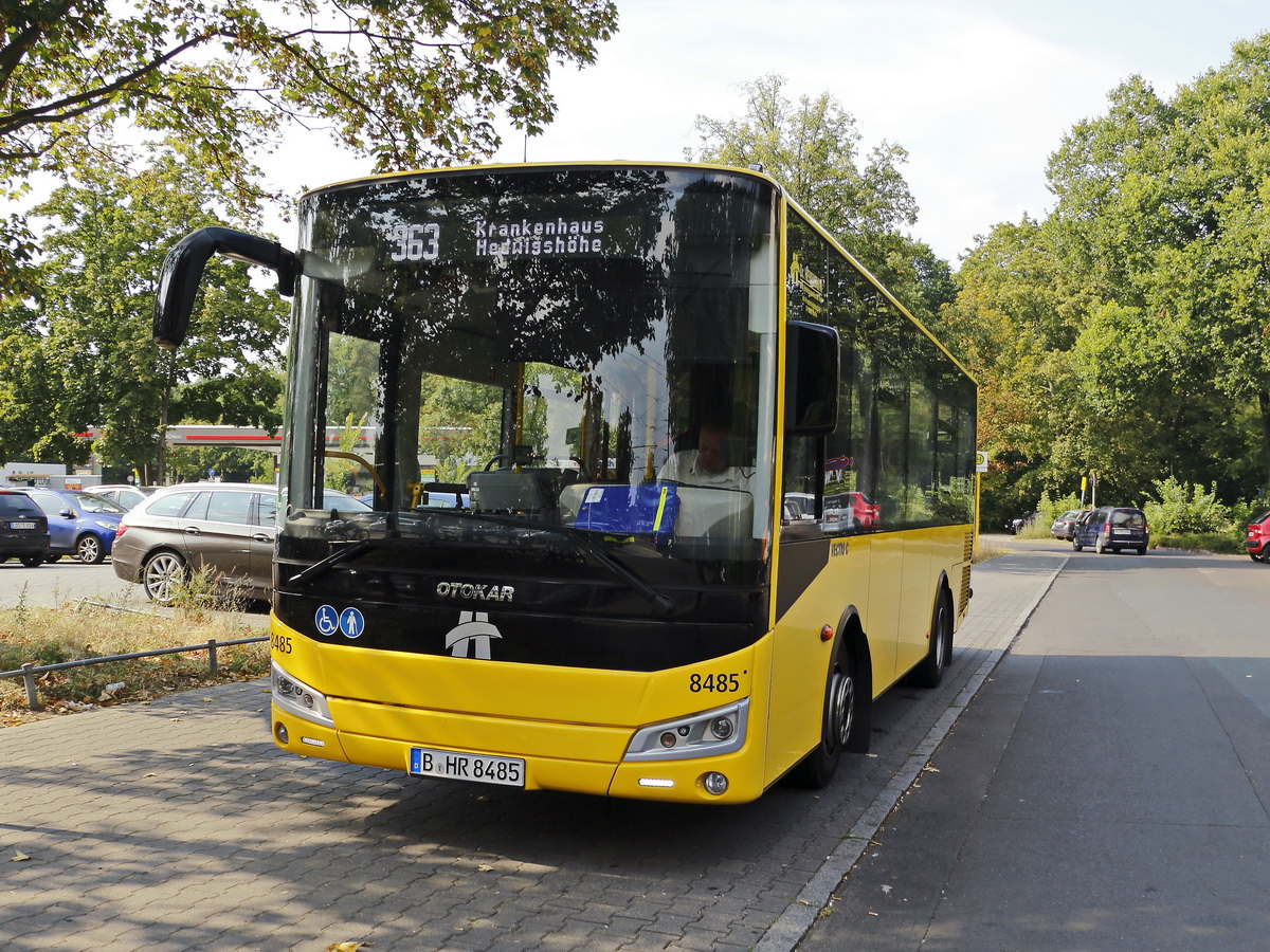 Bus des Herstellers Otokar Vectio an der Endhaltestelle auf der Linie 363 der BVG in Berlin am 26. August 2019.