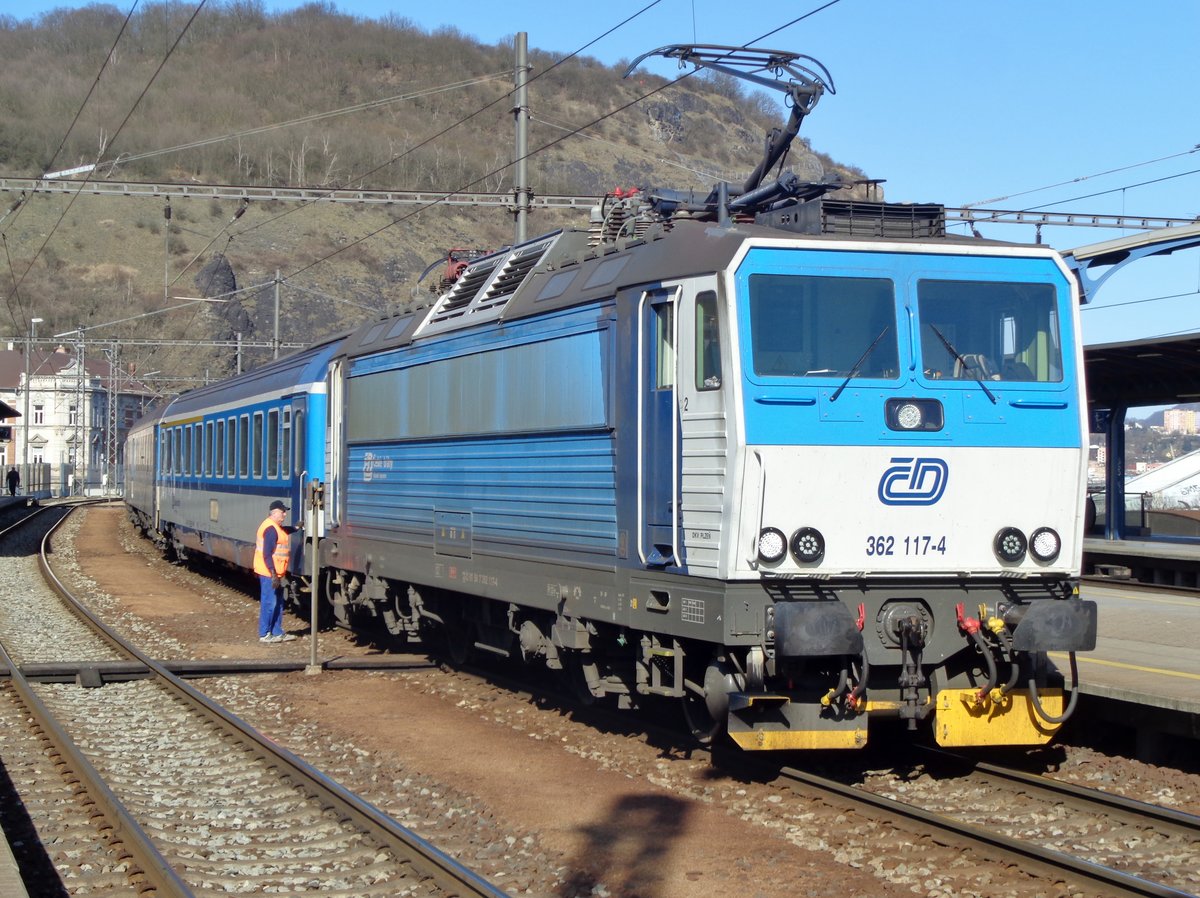 CD Rychlyk nach Chomoutov mit 362 117 wird am 6 April 2018 in Usti-nad-Laben bereitgestellt.