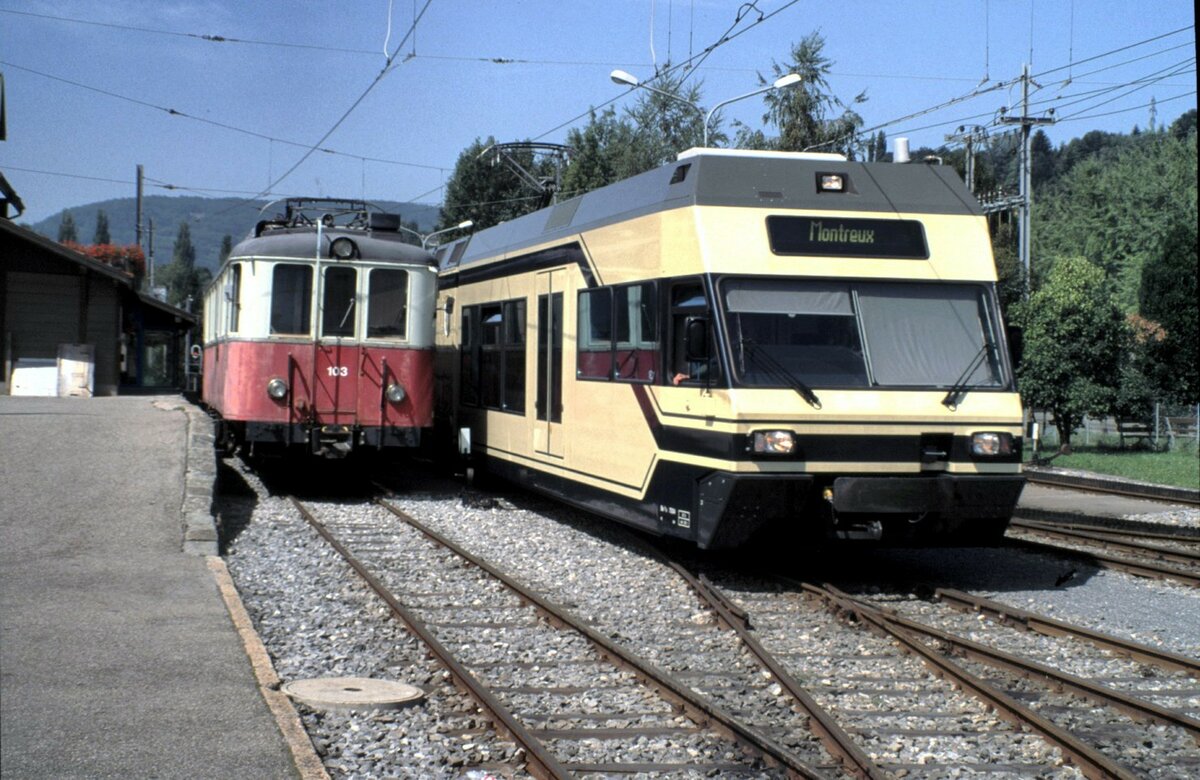CEV ABDe 4/4 Nr.103 (Inbetriebwetzung 1903; LüP 14,93m; Dienstgewicht 22,3 t; Stundenleistung 280 PS; Vmax 45 km/h; Einsatz Personenzüge Vevey - Bloney - zum Zeitpunkt der Aufnahme)  und MOB Be 2/6 in Bloney am 25.08.1999.