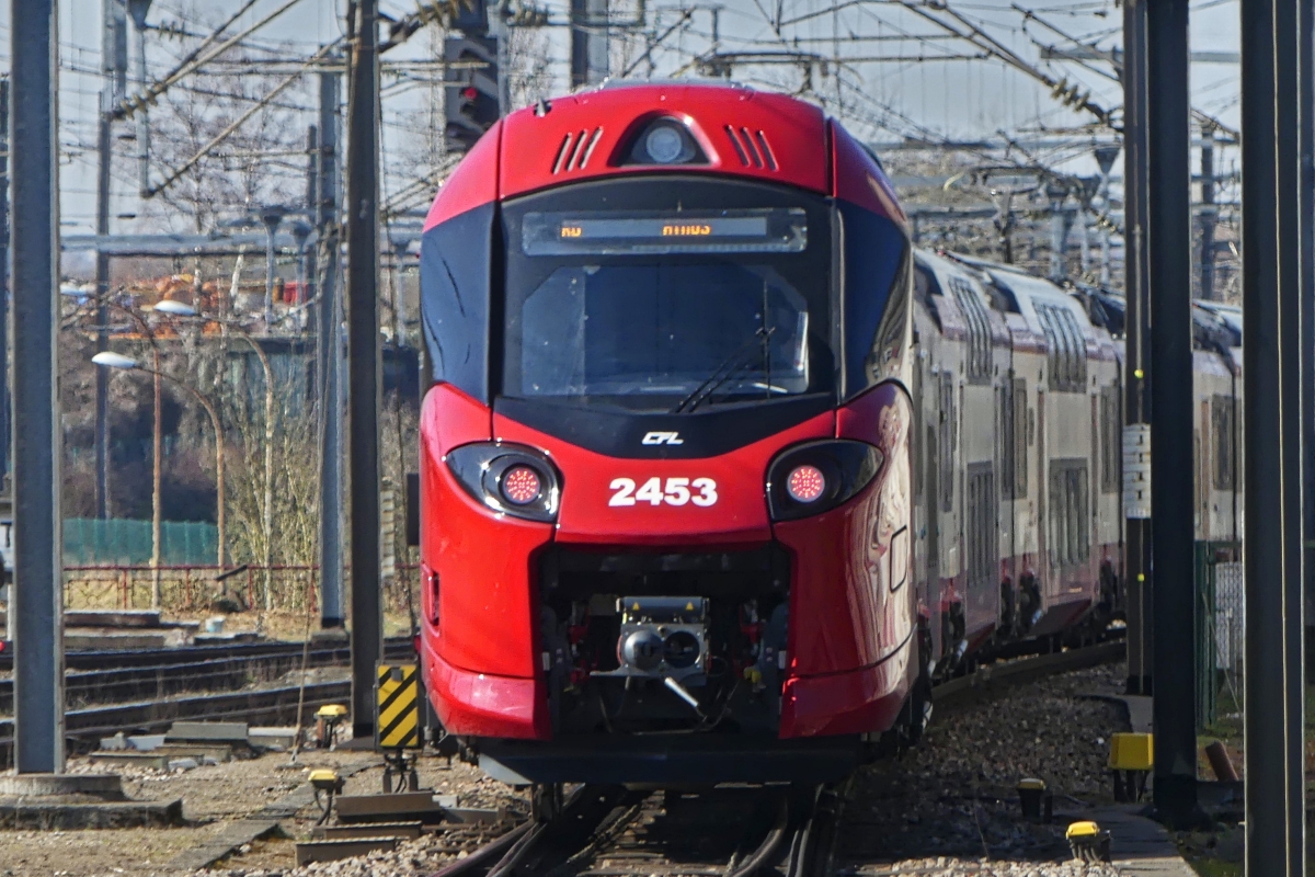 CFL 2453, verlässt den Bahnhof von Pétange in Richtung Athus (B). 04.03.2026