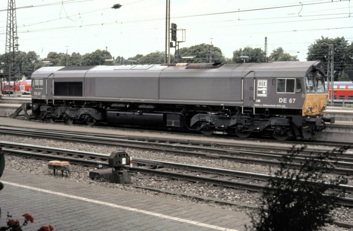 Class 66 HGK DE 67 in Ulm am 17.05.2003.