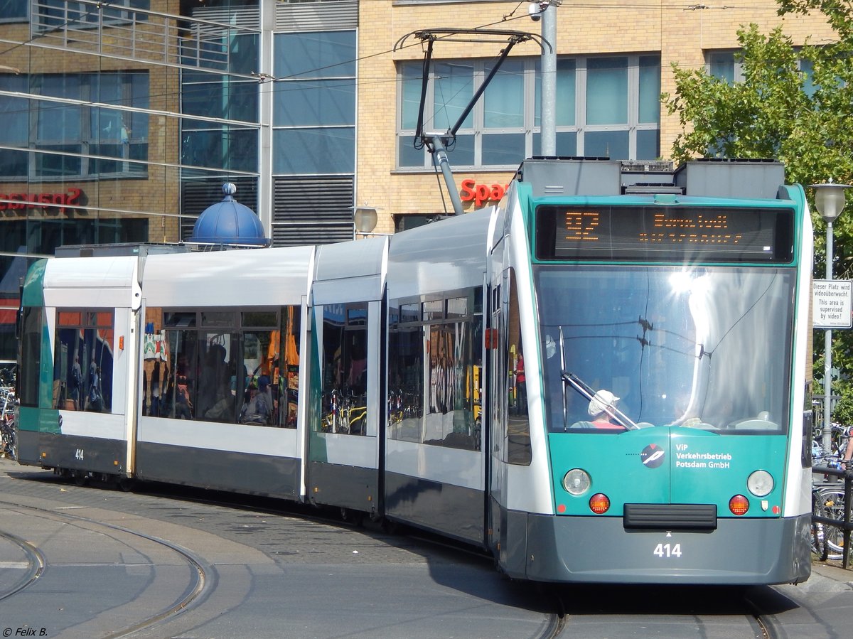 Combino NF8 Nr. 406 der ViP in Potsdam.