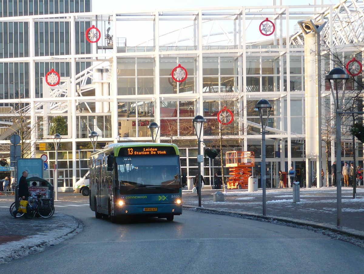 Connexxion Bus 8460 DAF VDL Berkhof Ambassador 200 Baujahr 2005. Stationsweg, Leiden 08-12-2012.


Connexxion bus 8460 DAF VDL Berkhof Ambassador 200 bouwjaar 2005. Stationsweg, Leiden 08-12-2012.