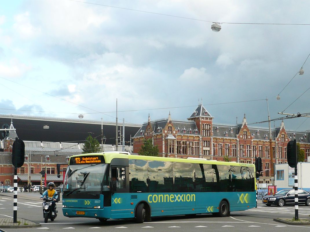 Connexxion bus 8807 DAF VDL Berkhof Ambassador 200 bouwjaar 2005. Prins Hensdikkade Amsterdam 23-10-2013.