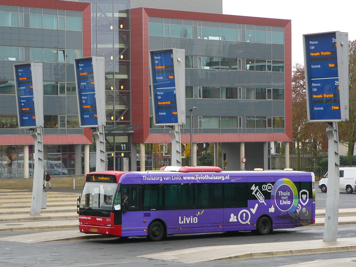 Connexxion Twents Bus 8912 DAF VDL Berkhof Ambassador 200 Baujahr 2005. Stationsplein, Enschede 28-11-2013.

Connexxion Twents bus 8912 DAF VDL Berkhof Ambassador 200 bouwjaar 2005. Busstation Stationsplein, Enschede 28-11-2013.