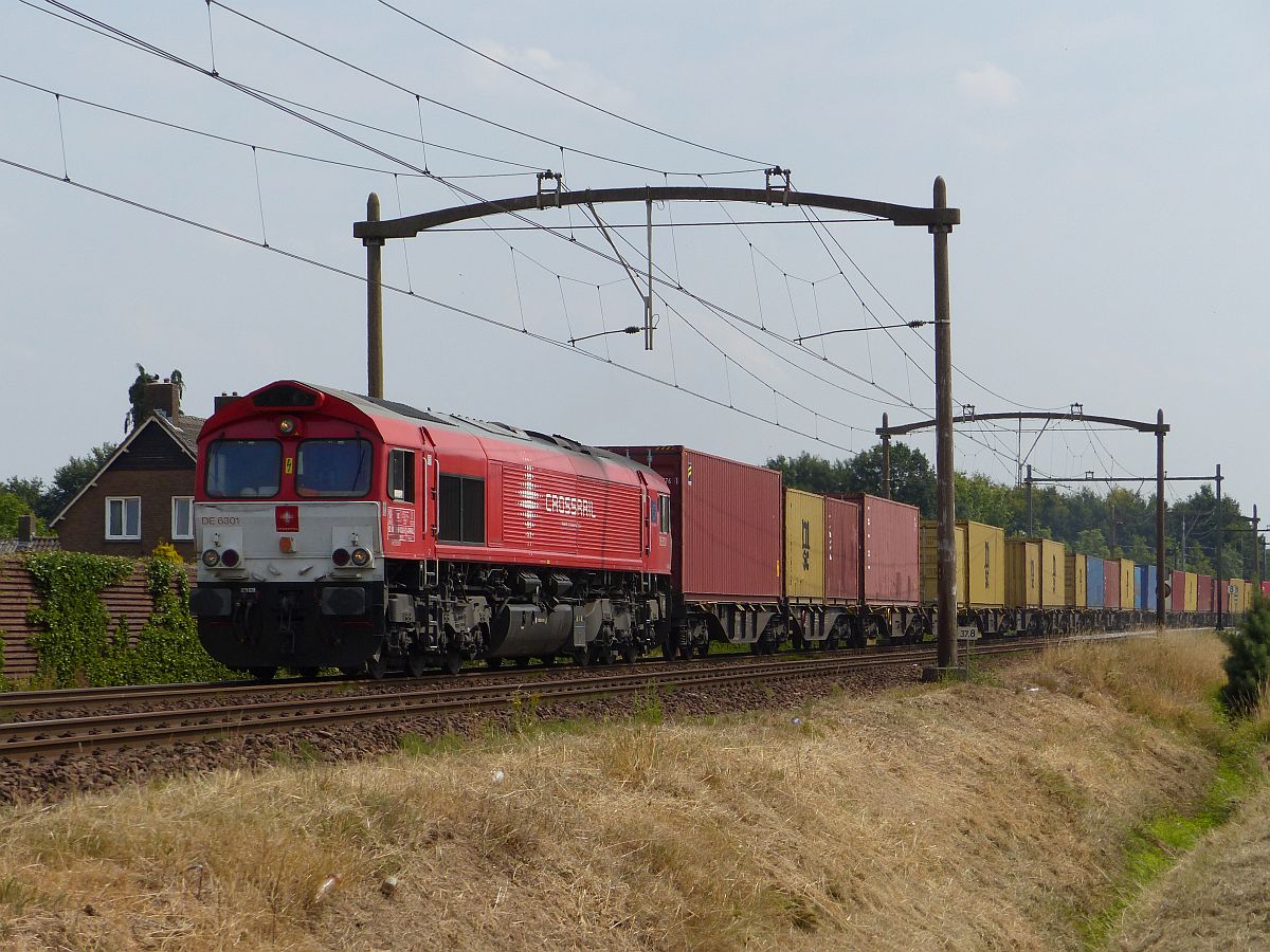 Crossrail Diesellok D6301 Kapelweg, Boxtel 19-07-2018.

Crossrail dieselloc D6301 Kapelweg, Boxtel 19-07-2018.