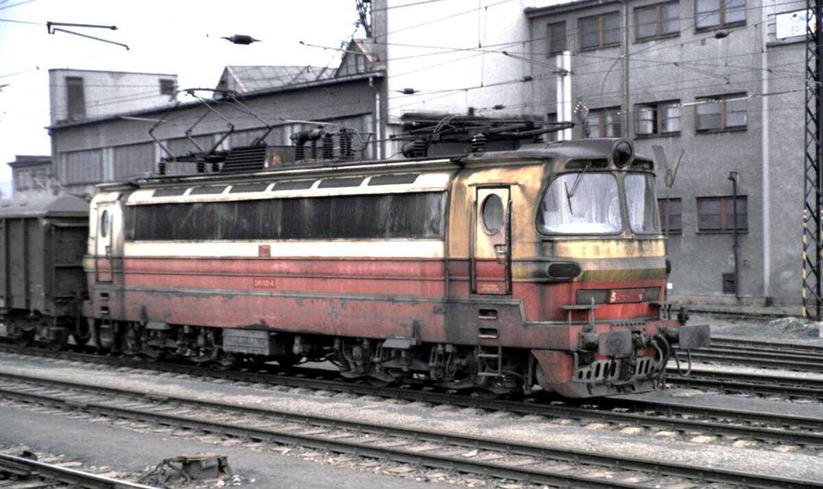 CSD 242 021-5 in Pilzen im M�rz 1991.