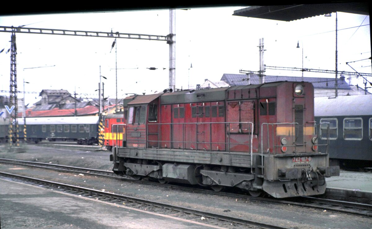 CSD 742 187-8 in Pilzen im März 1991.