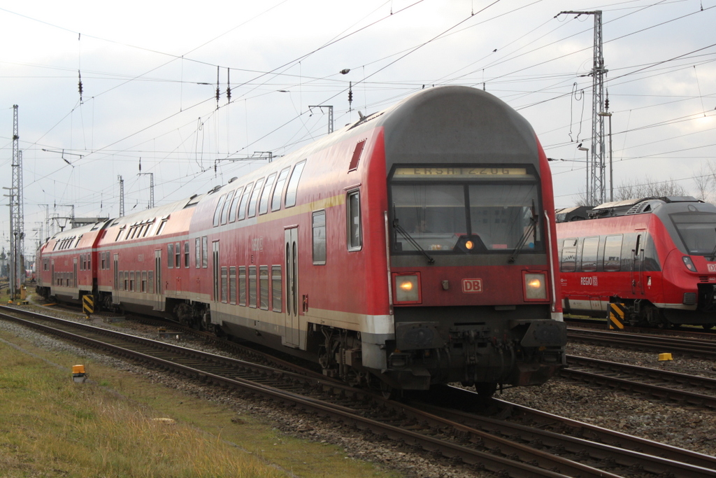 D-DB 50 80 36-33 055-5 DABbuzfa 760 als Ersatzzug von Rostock Hbf nach Berlin Südkreuz bei der Bereitstellung im Rostocker Hbf.anschließend war dann der Zug schön überfüllt.29.12.2017