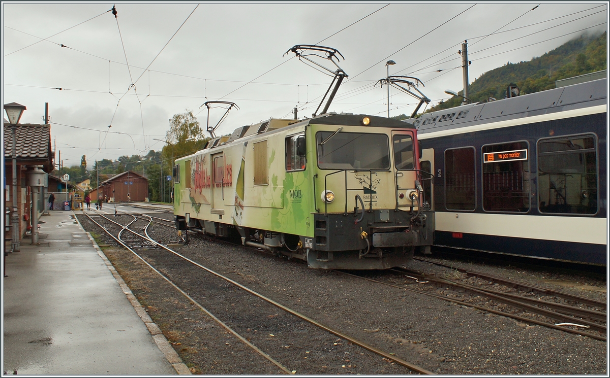 Da die MOB GDe 4/4 nicht mit der automatischen Kupplung ausgerüstet werden können, sind sie nicht mehr im Reisezugverkehr im Einsatz. Sporadisch werden sie werden sie für Dienstzüge eingesetzt und kommen in diesem Zusammenhang hin und wieder nach Blonay, so wie die GDe 4/4 6006 (ex GFM) .

5. Okt. 2021