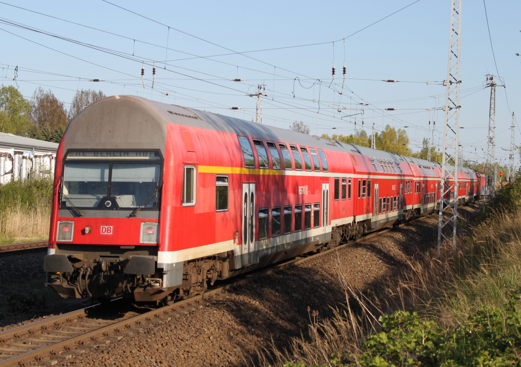 DABbuza 760 als RE 18491 von Warnemnde nach Berlin Hbf bei der Durchfahrt in Rostock-Marienehe.07.05.2016