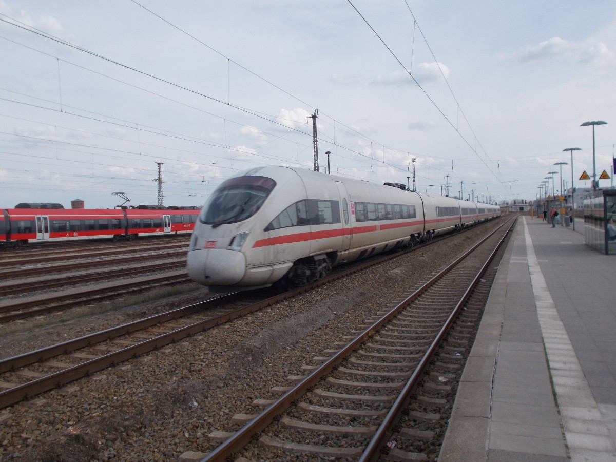 Dadurch das keine ICE`s mehr in Oranienburg halten rauschte eine ICE-T 411 über die Gütergleise,am 11.April 2015 drch Oranienburg Richtng Norden.