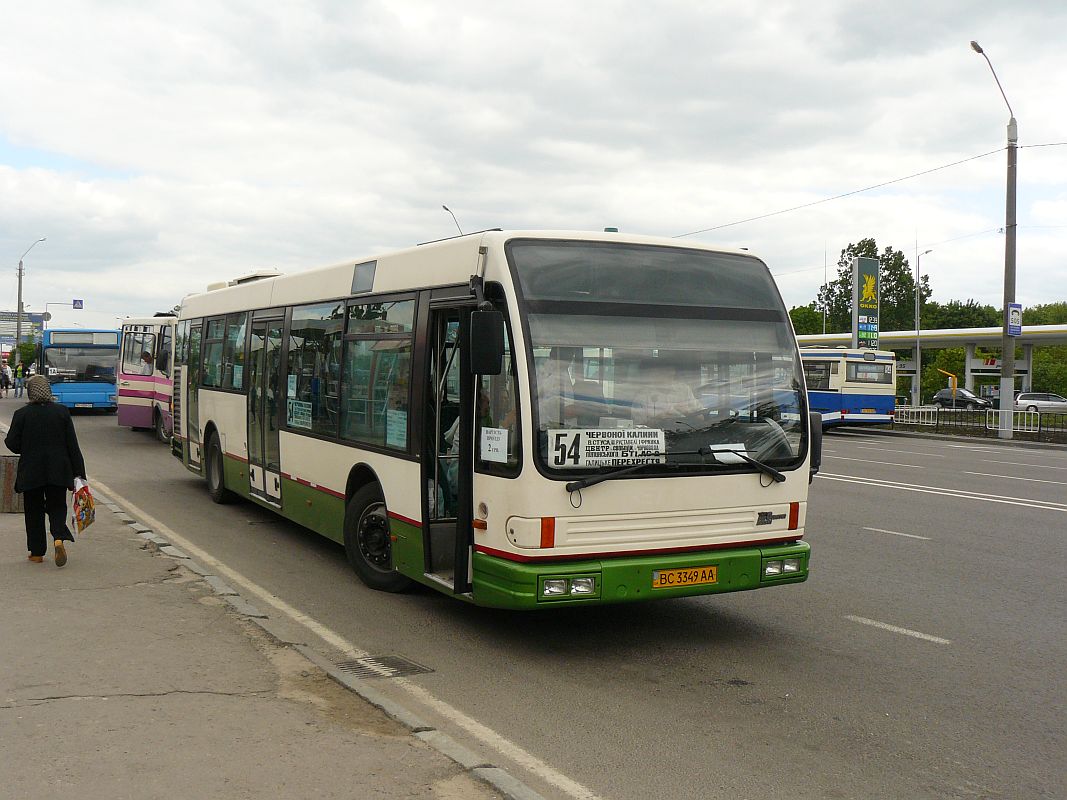 DAF Den Oudsten Alliance city Baujahr 1997 ex-RET (Rotterdam, Niederlande).  Vul. Bohdana Khmel'nyts'koho Lviv 25-05-2012.

DAF Den Oudsten Alliance city bouwjaar 1997 ex-RET (Rotterdam).  Vul. Bohdana Khmel'nyts'koho Lviv 25-05-2012.