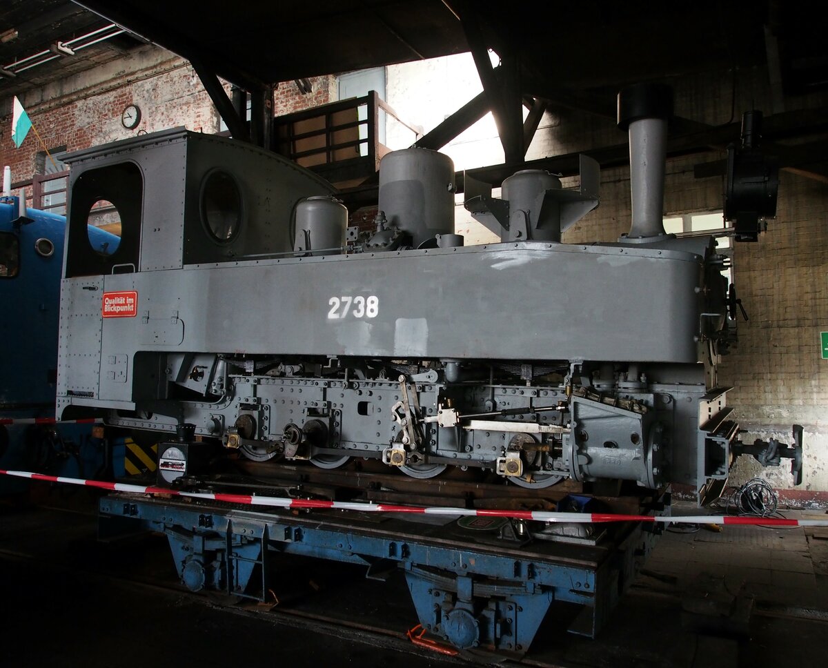 Dampflok Schmalspur Nr.2738 im Sächsischen Eisenbahnmuseum in Chemnitz am 19.04.2017.