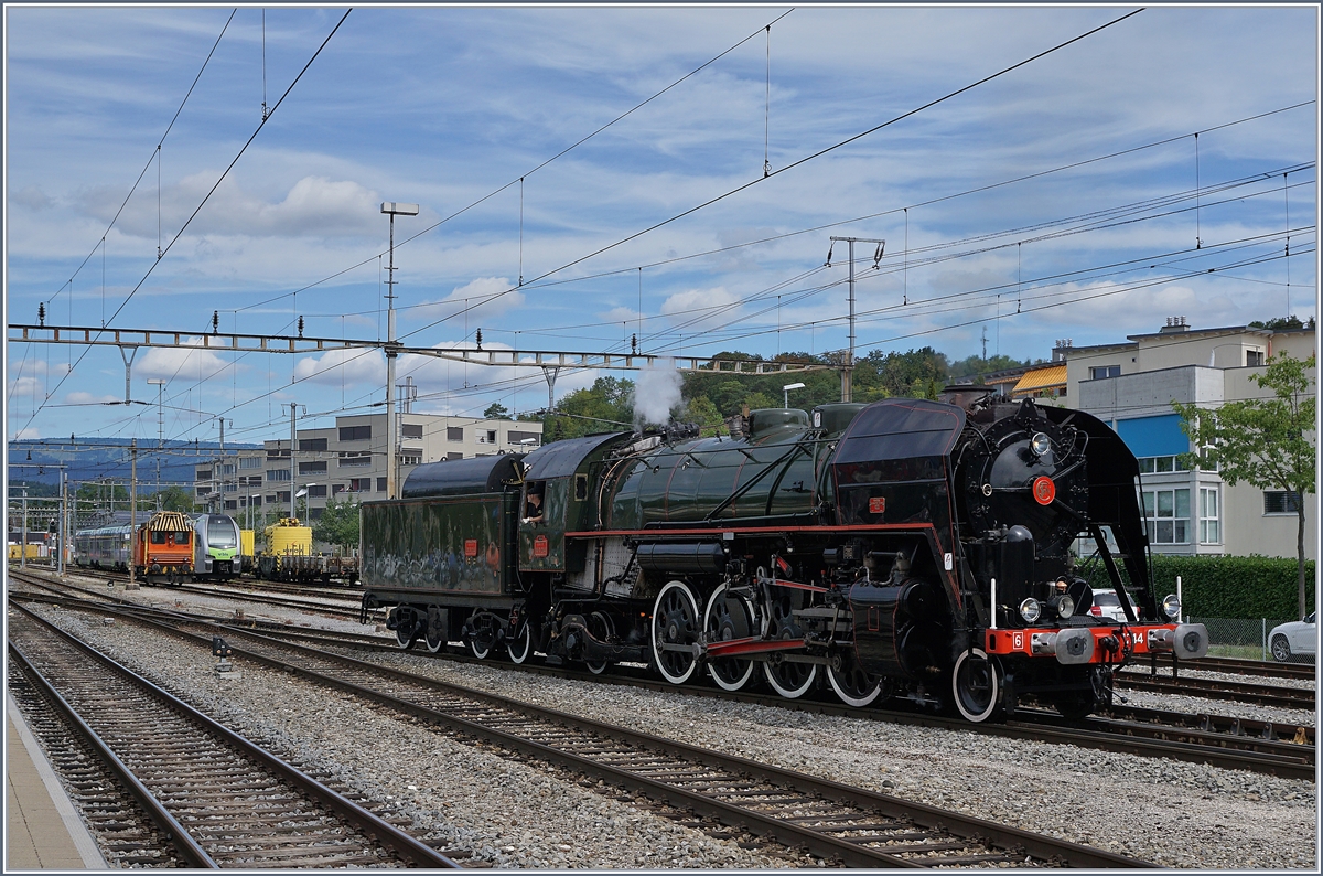 Dampftag Lyss 2018: Die m�chtgie SNCF 141 R 1244 in Lyss auf der Fahrt in D�p�t. 
11. August 2018