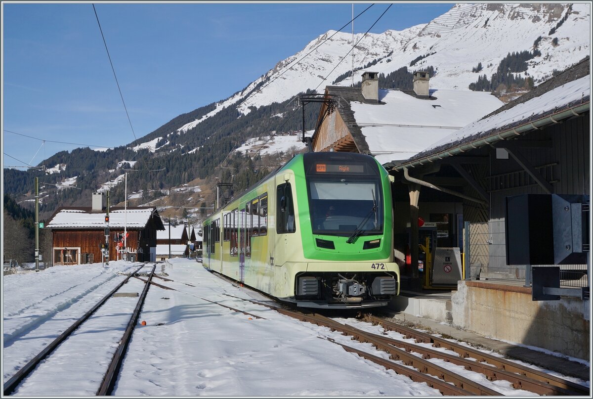 Dank der Abkürzung noch gerade den Zug erreicht und erst noch ein Bild davon bekommen: Der TPC ASD ABe 4/8 471 unmittelbar vor der Abfahrt in Les Diablerets. 

19. Jan. 2026