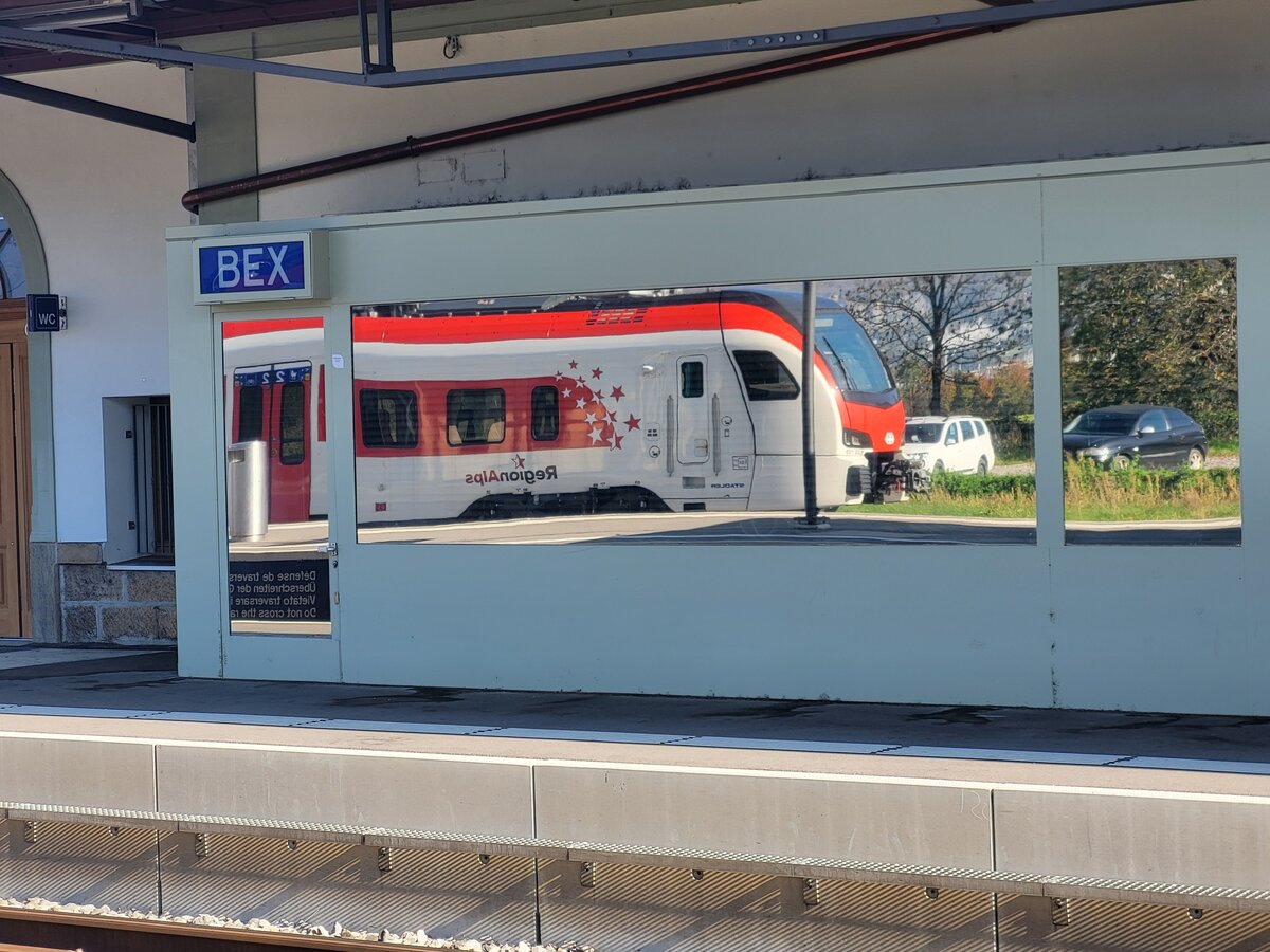Das etwas andere Bild: Der neue Region Alps RABe 533 703 in Bex.
30. Okt. 2024