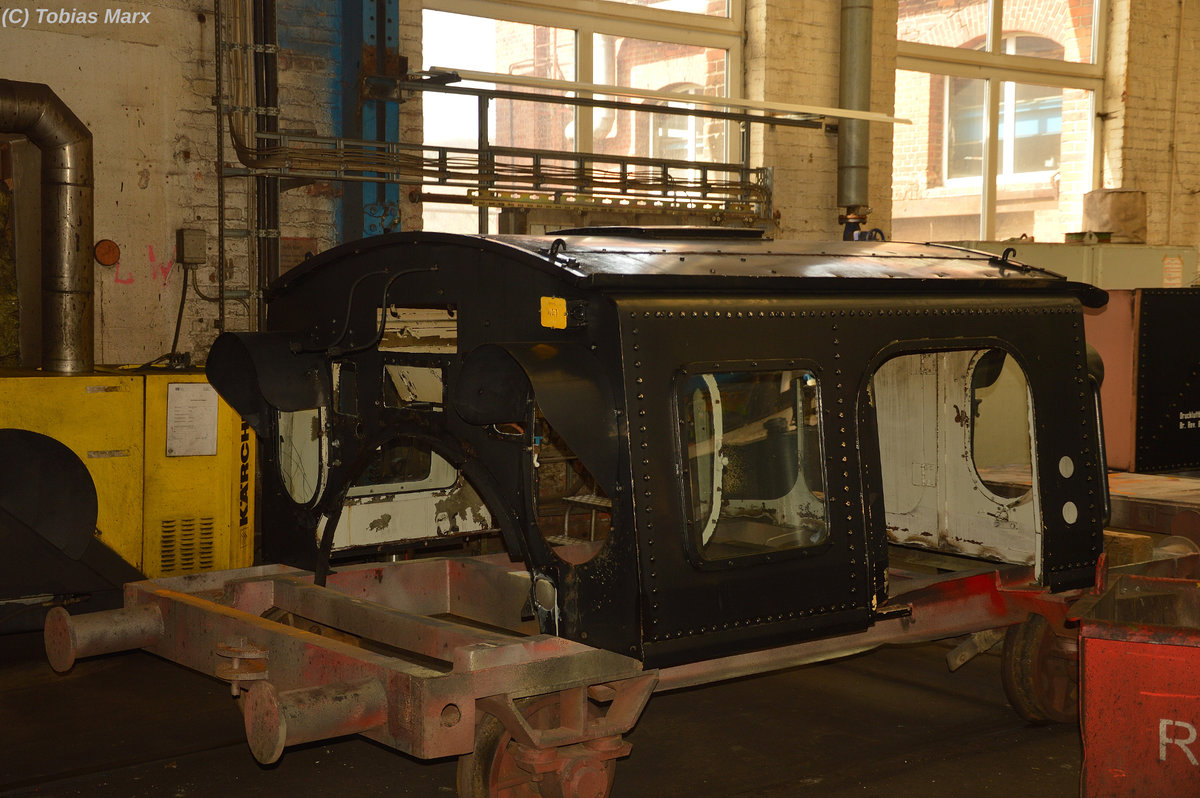 Das Führerhaus der der Rügener 99 4802 im DLW Meiningen am 02.04.2016