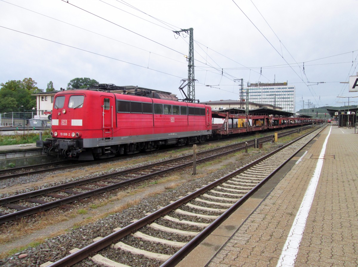 DB 151 088 steht am 15 September 2015 in W�rzburg Hbf.