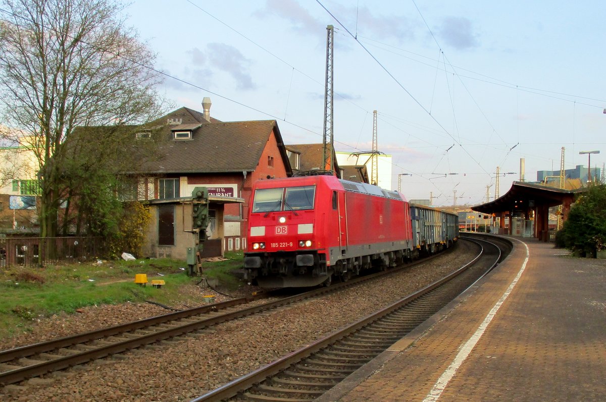 DB 185 221 durchfahrt am 28 M�rz 2017 V�lklingen.