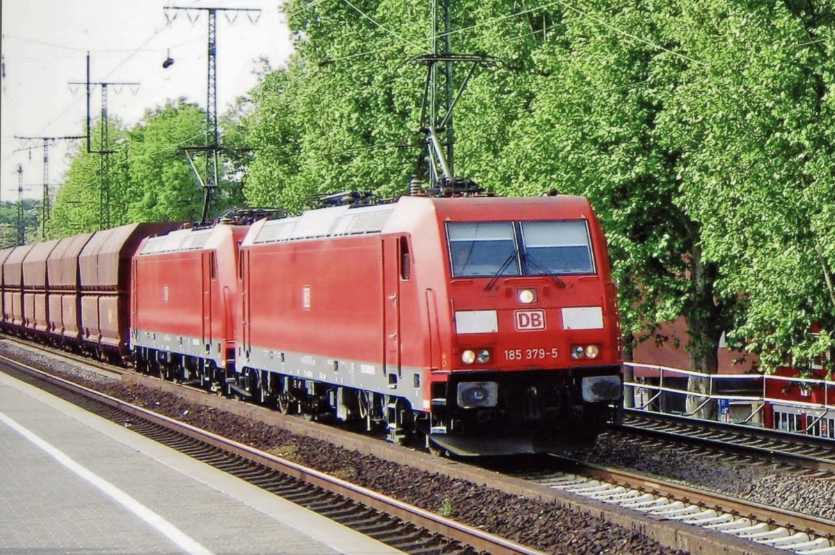 DB 185 379 durchfahrt mit ein Kohlezug K�ln S�d am 27 September 2010.