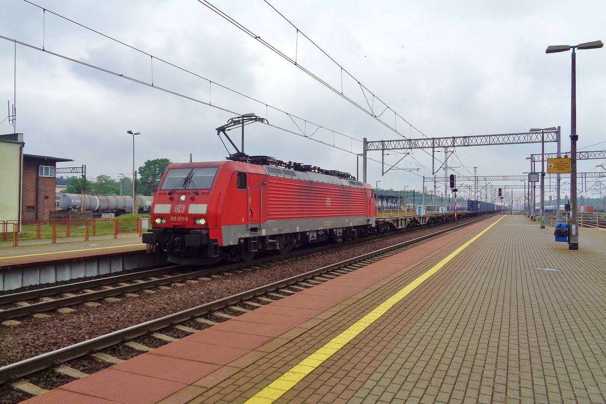 DB 189 013 macht Pause in Rzepin am 3 Mai 2018. 