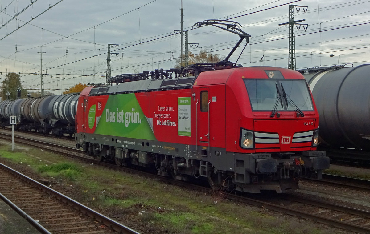 DB 193 310 lauft um in Emmerich am grauer wordender 14 Novemer 2019.