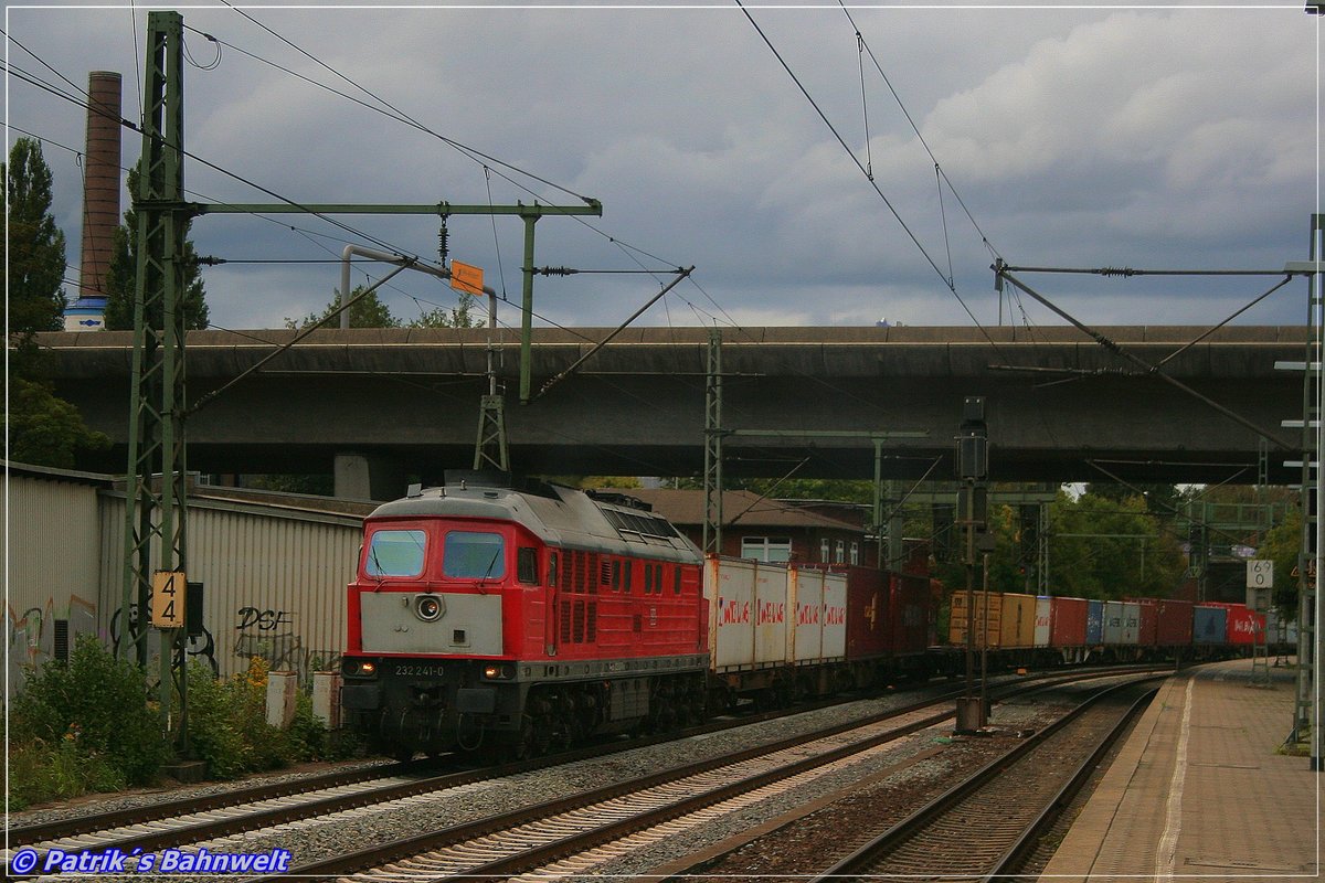 DB 232 241 mit Containerzug
am 01.09.2019 in Hamburg-Harburg