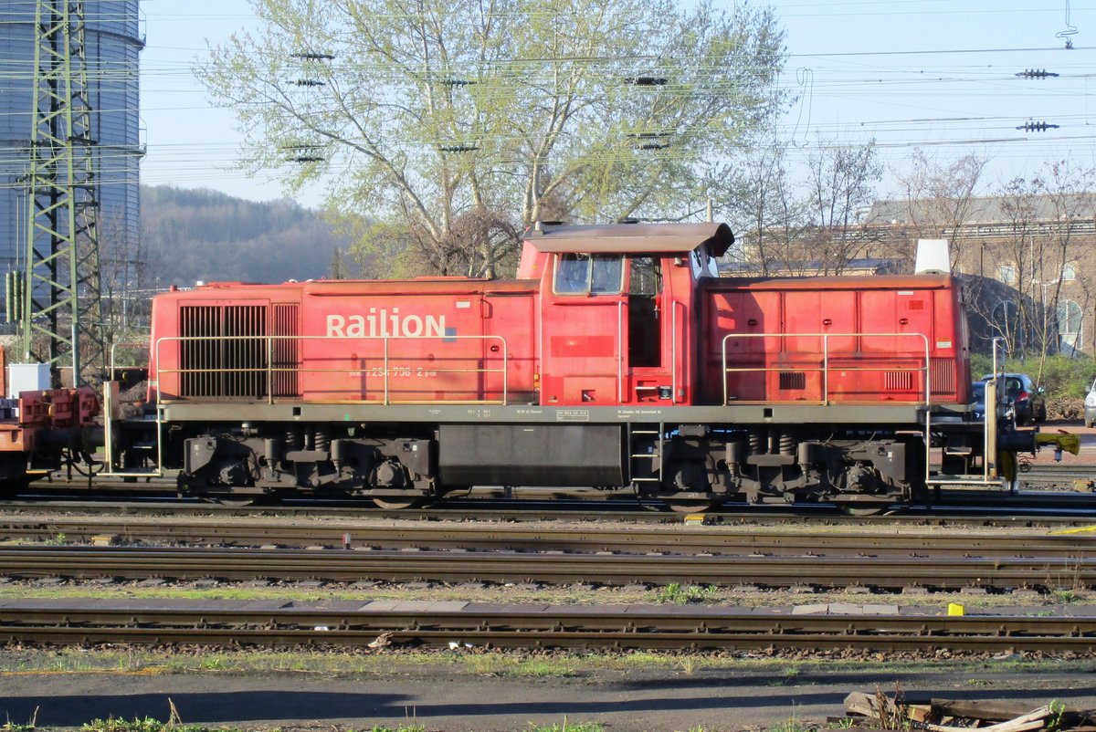 DB 294 756 rangiert am 29 M�rz 2017 in V�lklingen.