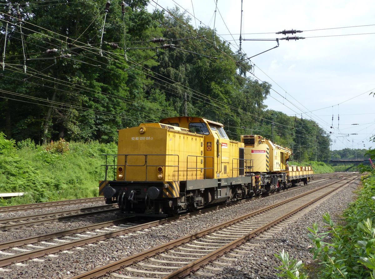 DB Bahnbau Gruppe Lok Nummer 9 (293 011-3) Forsthausweg, Duisburg 08-07-2016.

DB Bahnbau Gruppe loc nummer 9 (293 011-3) Forsthausweg, Duisburg 08-07-2016.