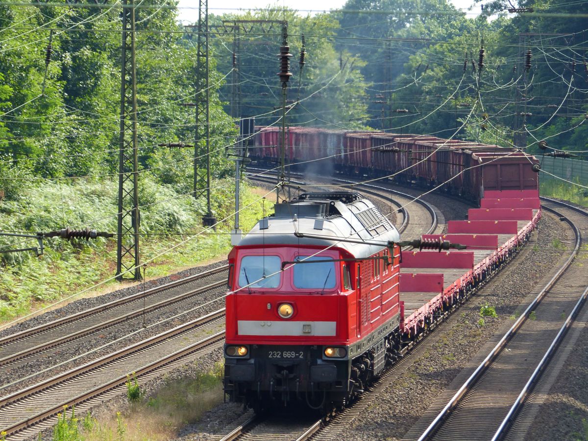 DB Cargo Diesellok 232 669-2 Abzweig Lotharstrasse, Aktienweg, Duisburg 13-07-2017.

DB Cargo dieselloc 232 669-2 Abzweig Lotharstrasse, Aktienweg, Duisburg 13-07-2017.