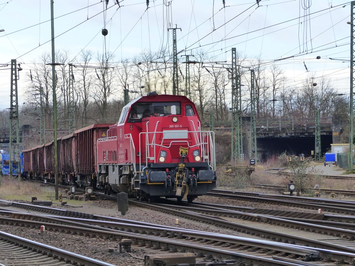 DB Cargo Diesellok 265 031-5 Rangierbahnhof Kln-Kalk Nord 08-03-2018.

DB Cargo dieselloc 265 031-5 rangeerstation Kln-Kalk Nord 08-03-2018.