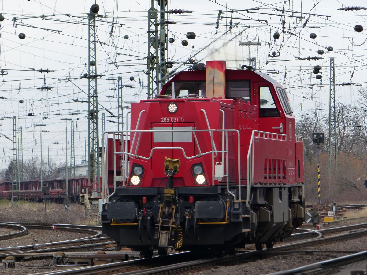 DB Cargo Diesellok 265 031-5 Rangierbahnhof Kln-Kalk Nord 08-03-2018.


DB Cargo dieselloc 265 031-5 rangeerstation Keulen-Kalk Nord 08-03-2018.