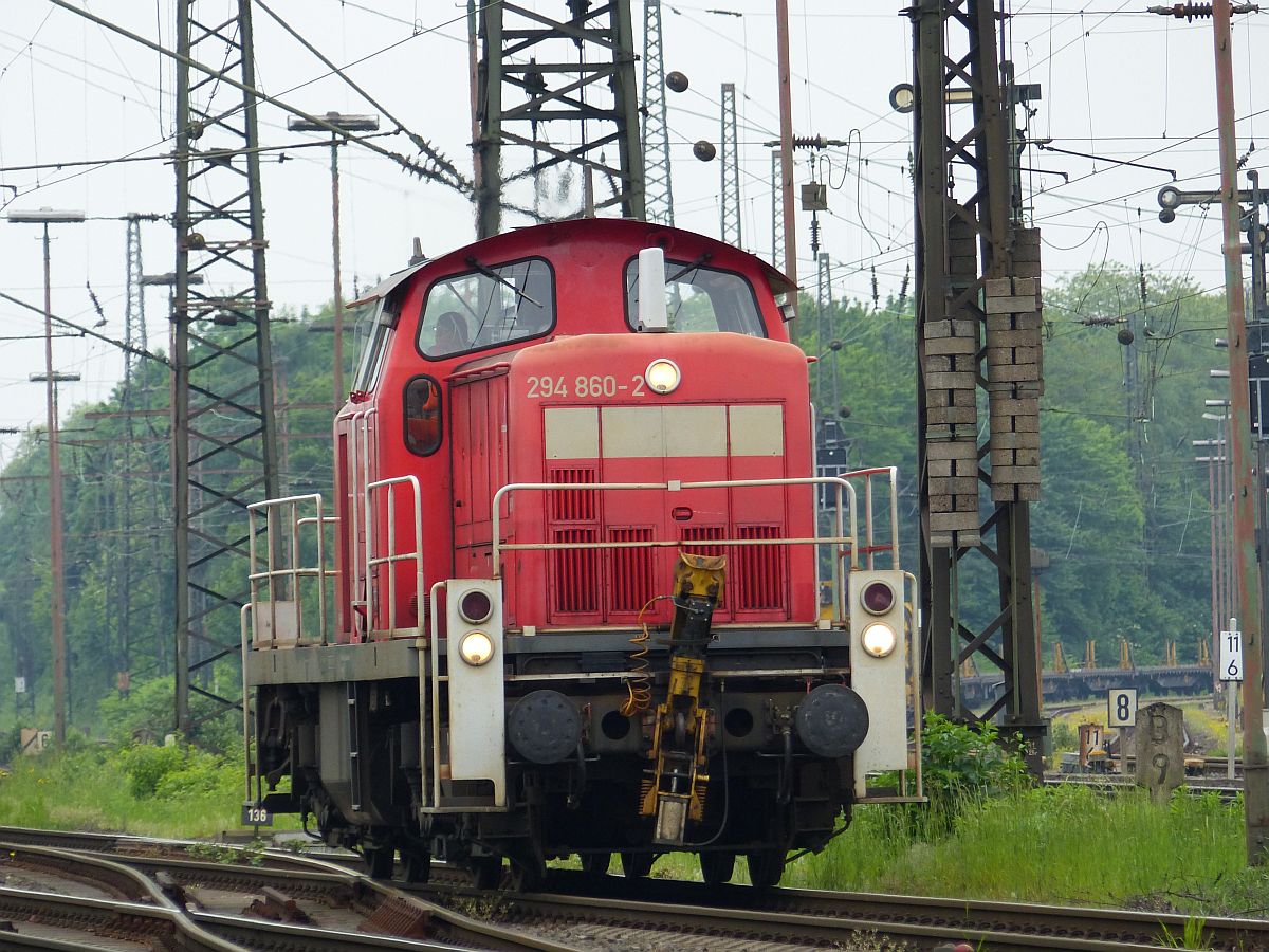 DB Cargo Diesellok 294 860-2 Gterbahnhof Oberhausen West 18-05-2017.

DB Cargo dieselloc 294 860-2 goederenstation Oberhausen West 18-05-2017.