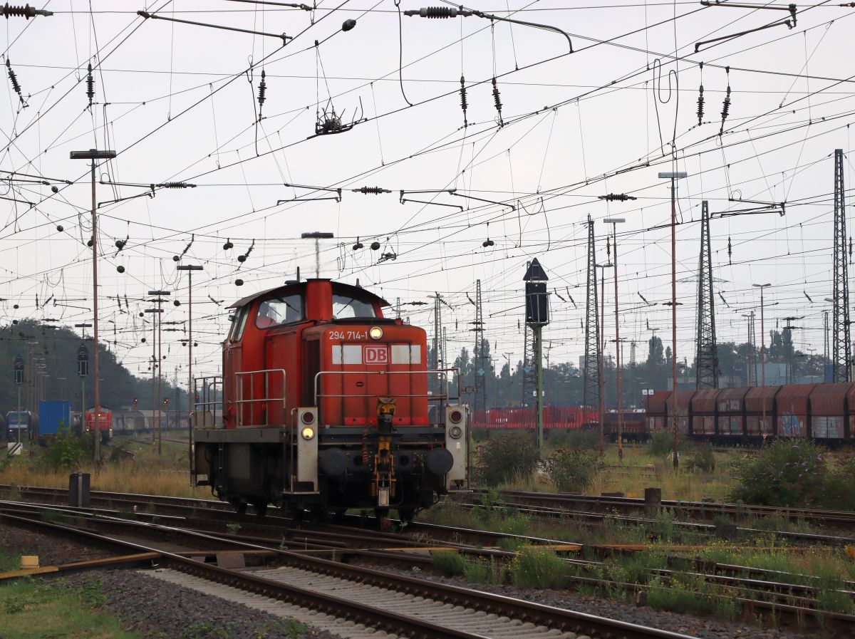 DB Cargo Diesellokomotive 294 714-1 Gterbahnhof Oberhausen West 18-08-2022.

DB Cargo diesellocomotief 294 714-1 goederenstation Oberhausen West 18-08-2022.