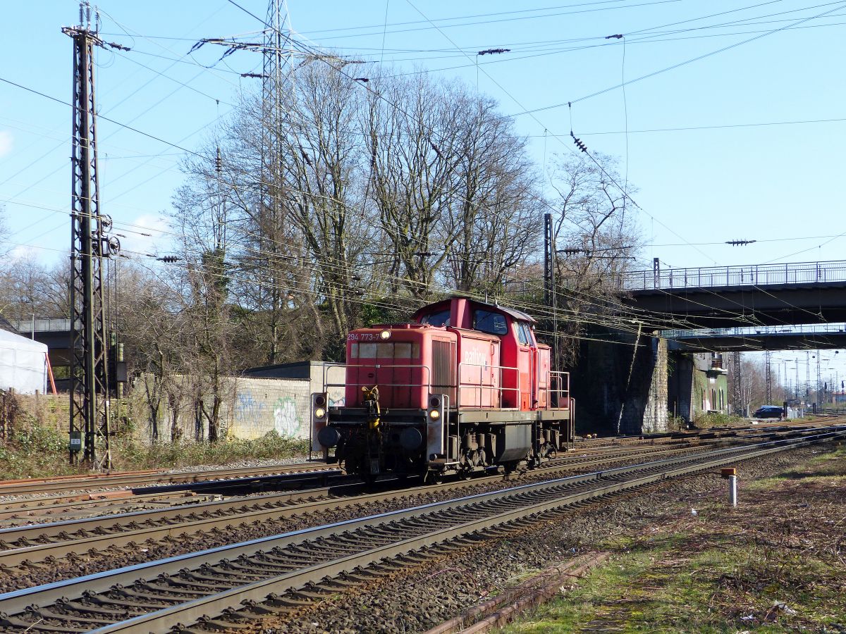 DB Cargo Diesellokomotive 294 773-7 Hoffmannstrasse, Oberhausen 12-03-2020.

DB Cargo diesellocomotief 294 773-7 Hoffmannstrasse, Oberhausen 12-03-2020.