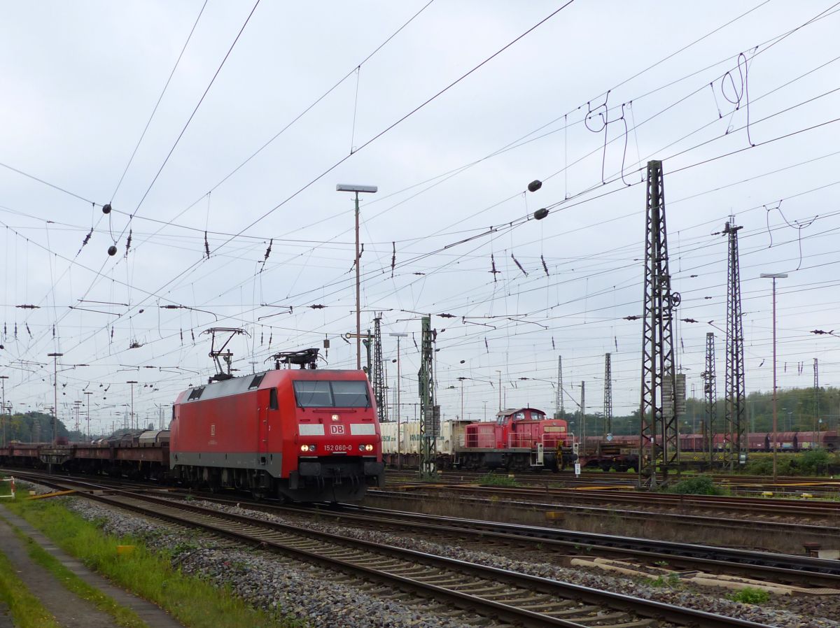 DB Cargo Lok 152 060-0 Gterbahnhof Oberhausen West 13-10-2017.

DB Cargo loc 152 060-0 goederenstation Oberhausen West 13-10-2017.