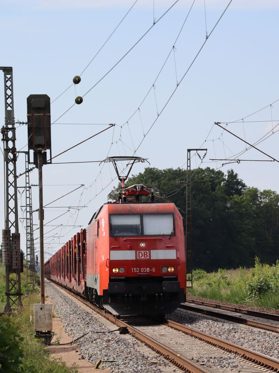 DB Cargo Lokomotive 152 038-6 Devesstrae, Salzbergen 03-06-2022.

DB Cargo locomotief 152 038-6 Devesstrae, Salzbergen 03-06-2022.