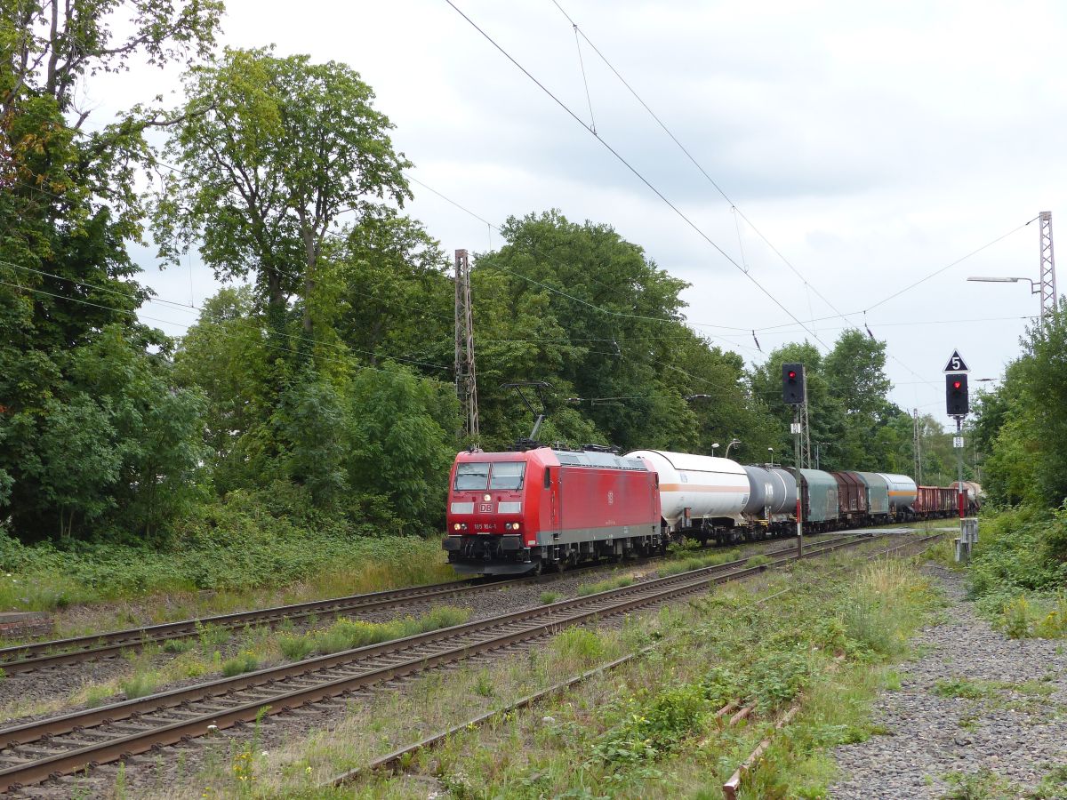 DB Cargo Lokomotive 185 164-1 Kalkumerstrasse, Lintorf 09-07-2020.

DB Cargo locomotief 185 164-1 Kalkumerstrasse, Lintorf 09-07-2020.