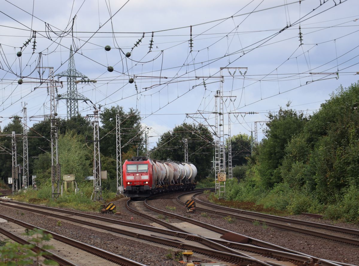 DB Cargo Lokomotive 185 176-5 mit Gterzug aus Richtung Emden. Bahnhof Salzbergen 16-09-2021.

DB Cargo locomotief 185 176-5 met goederentrein uit de richting Emden. Station Salzbergen 16-09-2021.