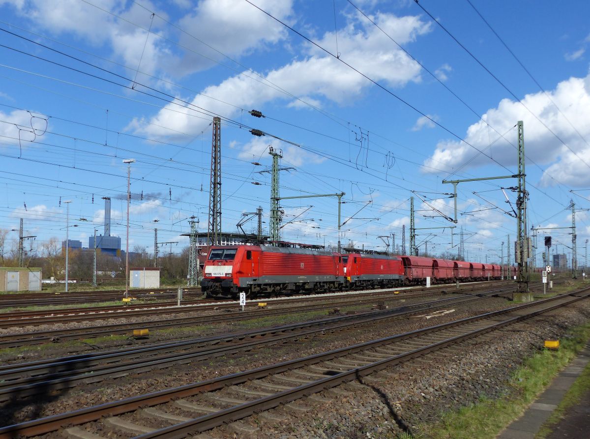 DB Cargo Lokomtive 189 075-5 met Schwesterlok Gterbahnhof Oberhausen West 12-03-2020.

DB Cargo locomotief 189 075-5 met zusterlocomotief goederenstation Oberhausen West 12-03-2020.