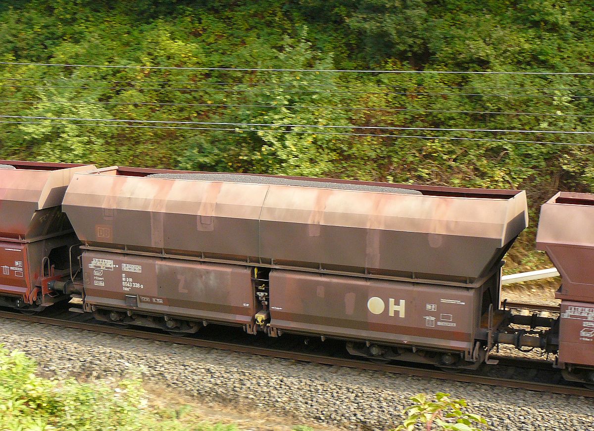 DB Falns mit Nummer 81 80 6643 338-9 unterwegs in Elten, Deutschland 11-09-2013.

DB Falns vierassige zelflosser met nummer 81 80 6643 338-9 in een goederentrein. Elten, Duitsland 11-09-2013.