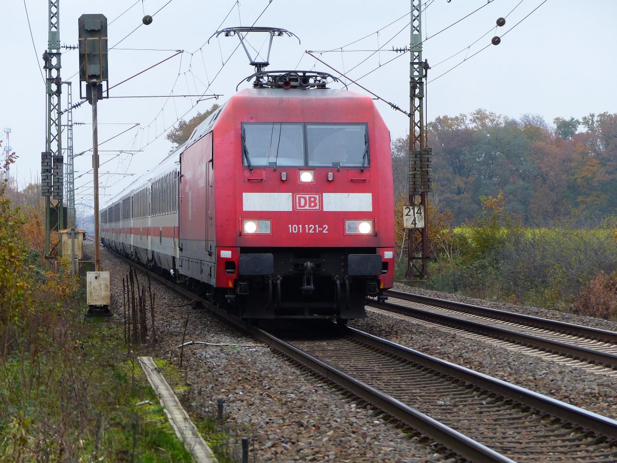 DB Locomotive 101 121-2 Devesstrae, Salzbergen 21-11-2019.

DB locomotief 101 121-2 Devesstrae, Salzbergen 21-11-2019.